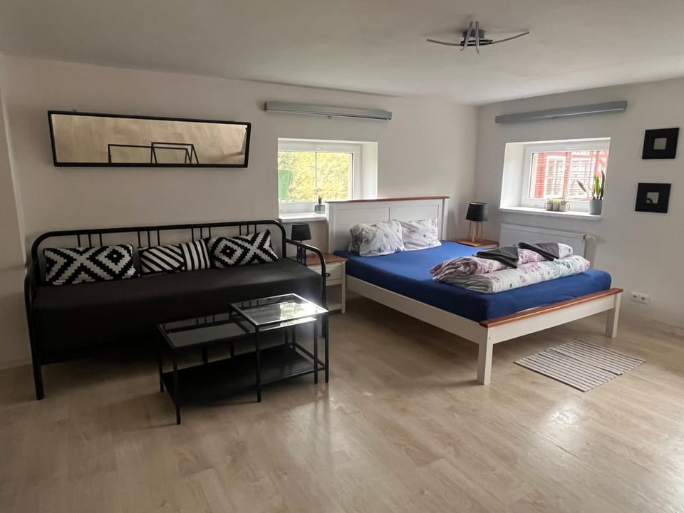 Bed, Living room, Photo of the whole room, Seating area, Bedroom, towels