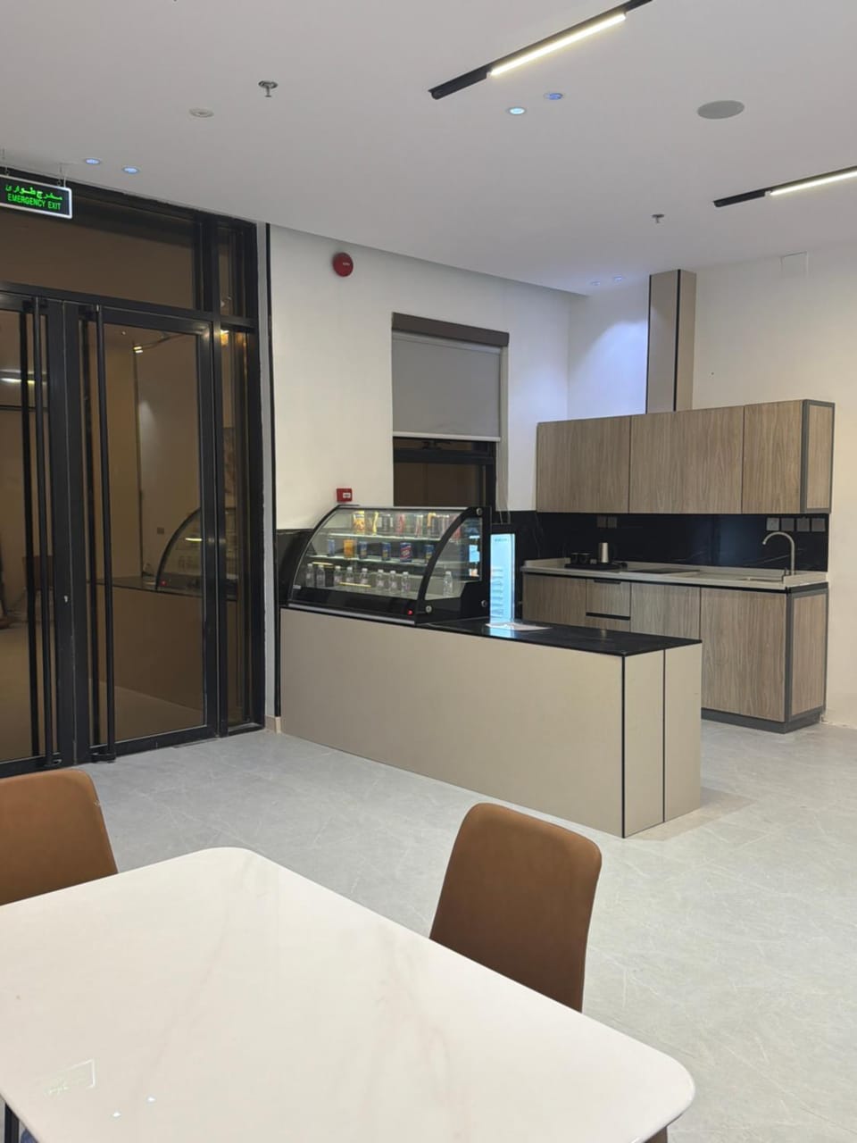 Property building, Restaurant/places to eat, Breakfast