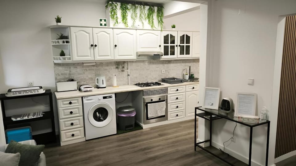 Coffee/tea facilities, microwave, oven, stove, toaster, washing machine, kitchen