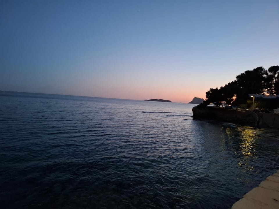 Cap Liouquet T2 proche mer avec parking Apartment in La Ciotat