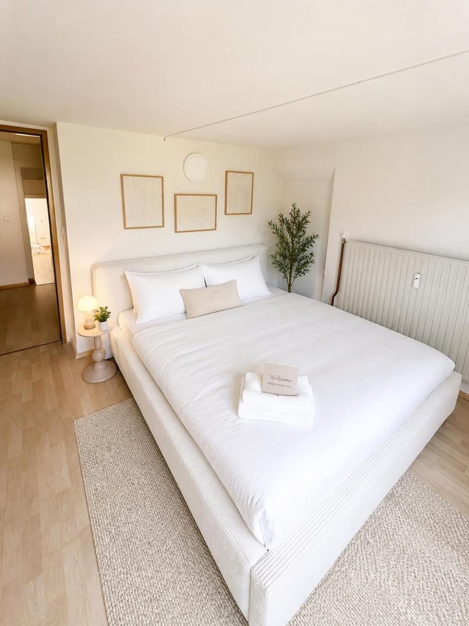 Photo of the whole room, Bedroom, towels