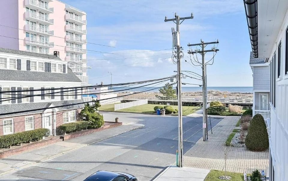 Beach Block Ocean Views steps from the boardwalk House in Ocean City