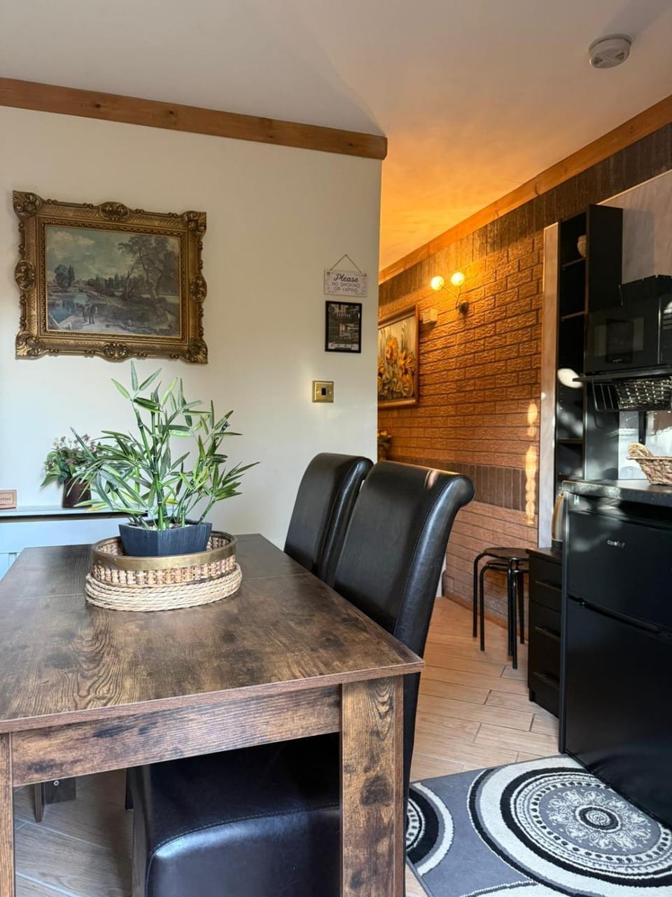 Studio A - Newly renovated 2 bed studio Bed and Breakfast in Nottingham