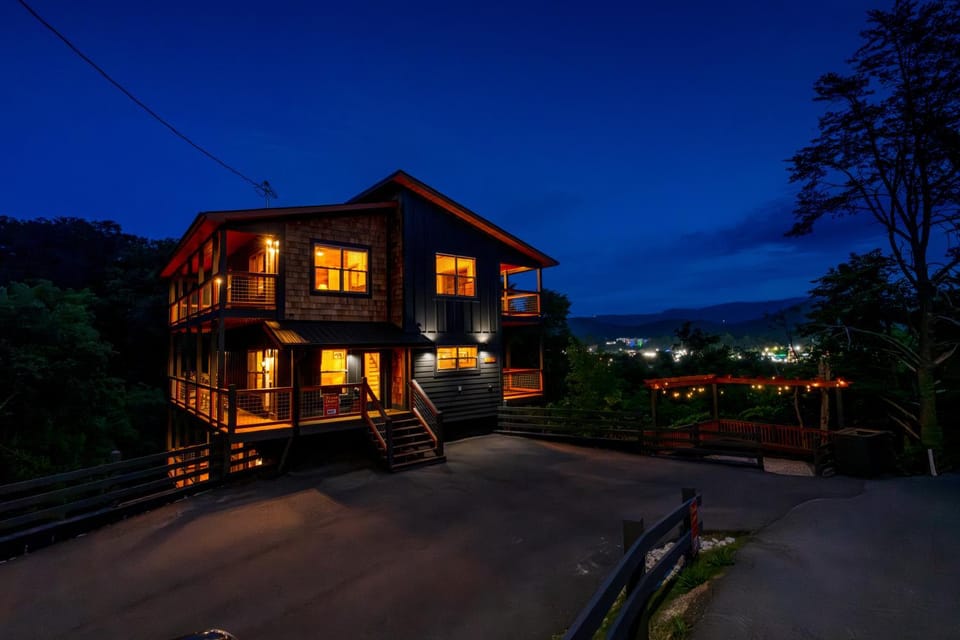 Property building, Spring, Night, Neighbourhood, Natural landscape, View (from property/room), View (from property/room), Decorative detail, Decorative detail, City view, City view, Mountain view, Mountain view