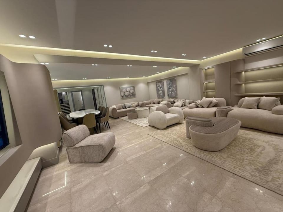 Luxurious Modern Flat with Nile & Pyramids View Apartment in Cairo