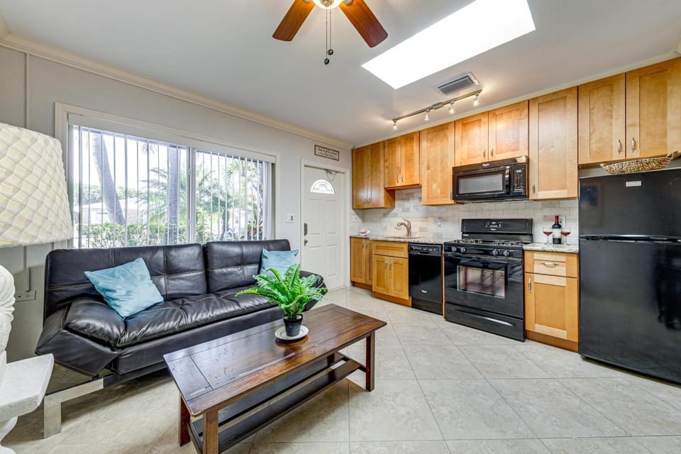 Steps to Shore! 2 Pompano Beach Villas w/ Pool Villa in Pompano Beach