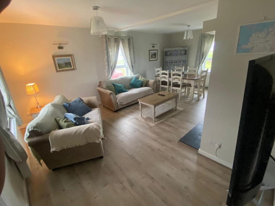 Maghery Beach Cottage Dungloe House in County Donegal