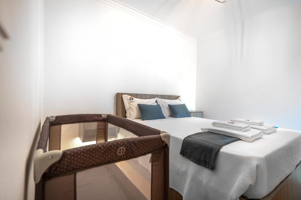 Bedroom, cot