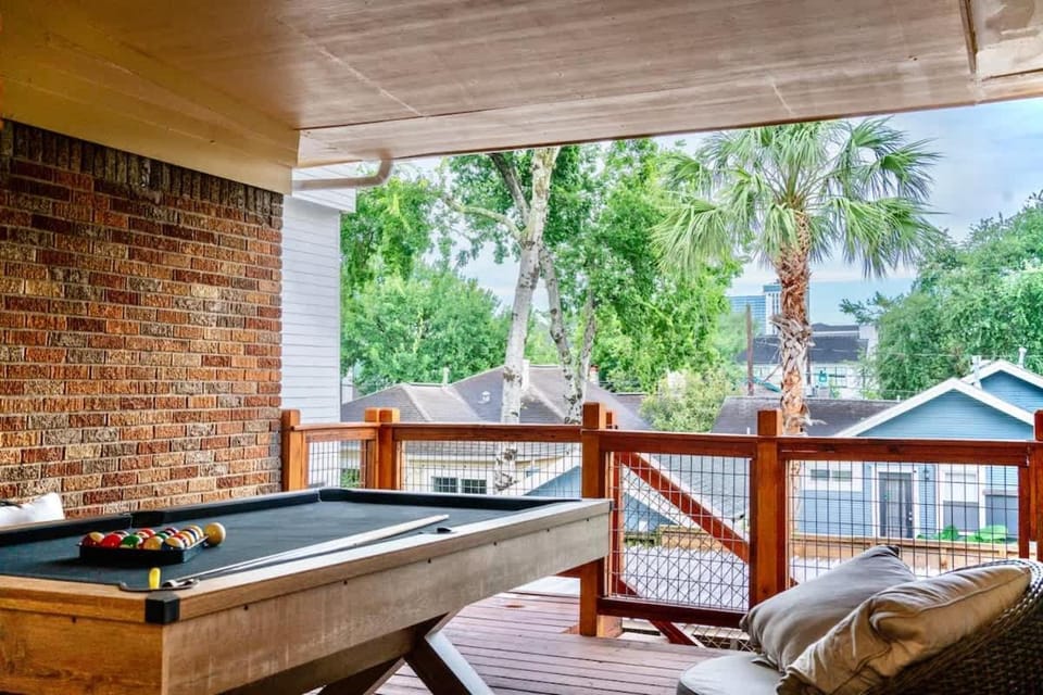 Cozy Upscale Montrose Loft Pool Table + Wine House in Houston