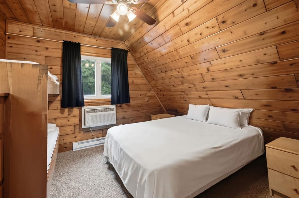 Chalet #93 Pondside Retreat & Resort Amenities Chalet in Lincoln Township