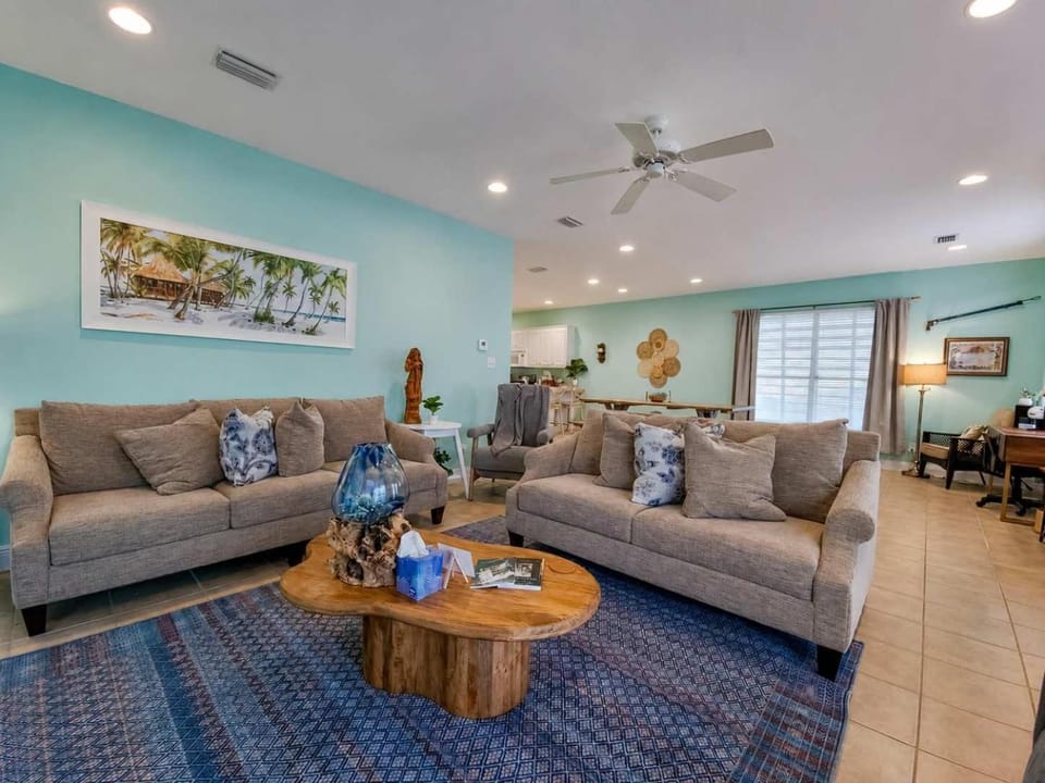Living room, Decorative detail, Seating area