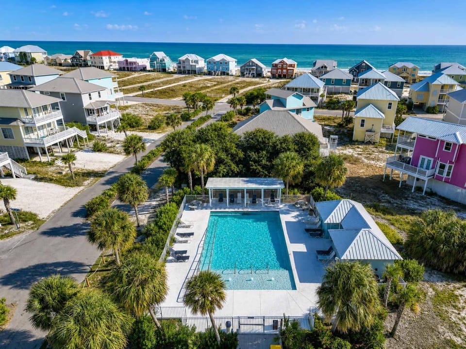 Property building, Natural landscape, Bird's eye view, Beach, Pool view, Sea view, Swimming pool, Swimming pool, sunbed