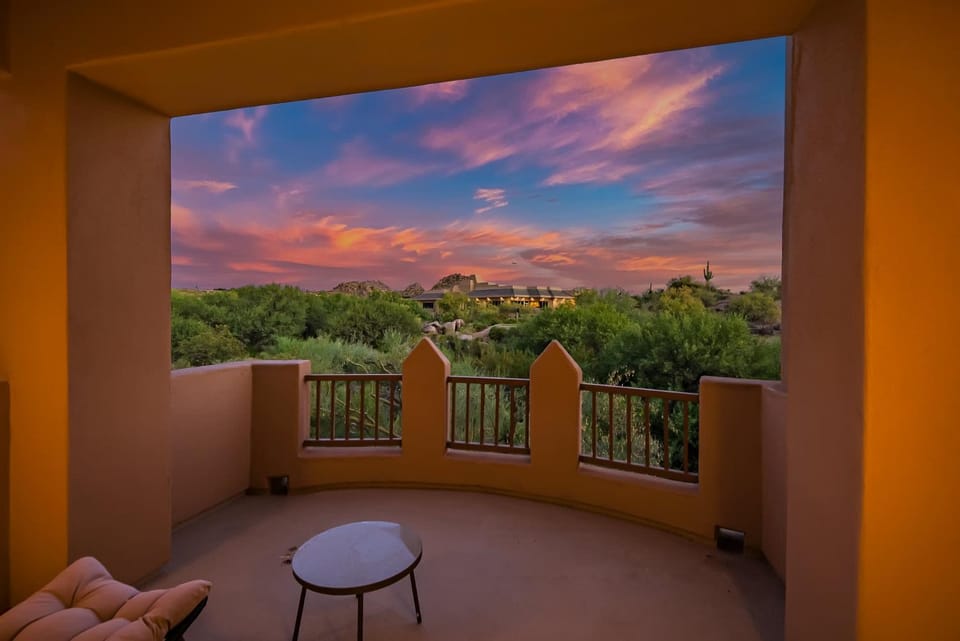 White Feather 3BR Retreat Pool Spa & View House in Pinnacle Peak