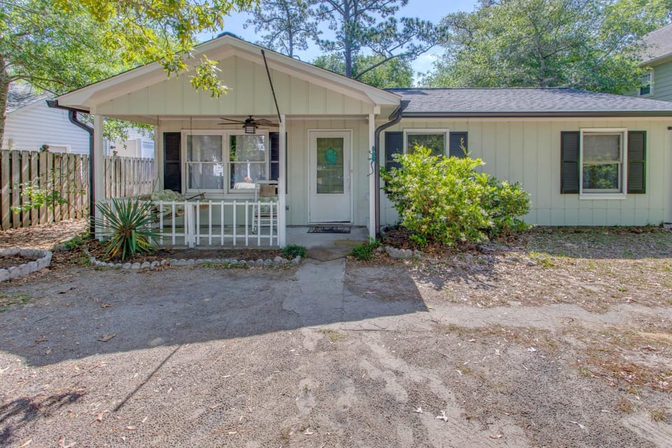 < 1 Mi to Beach! Home w/ Fenced Yard in Oak Island House in Oak Island