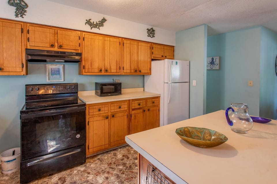< 1 Mi to Beach! Home w/ Fenced Yard in Oak Island House in Oak Island