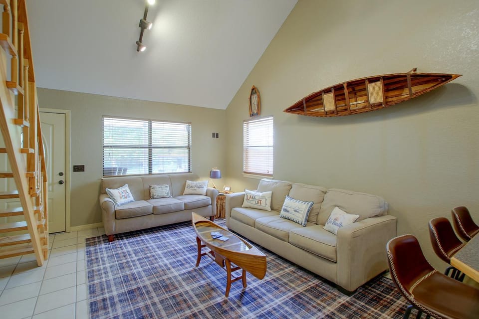 Lake & Dock Access! Waterfront Hot Springs Haven House in Piney