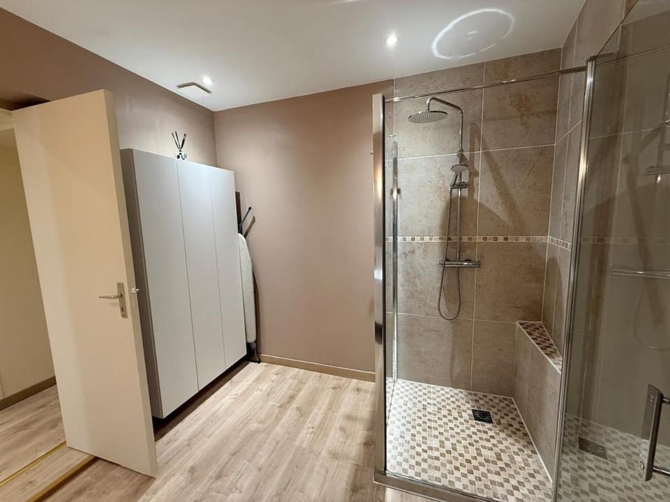 Shower, Bathroom