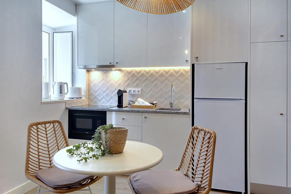 Coffee/tea facilities, Kitchen or kitchenette, Dining area, oven, toaster