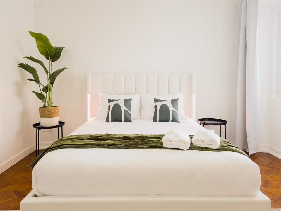 Photo of the whole room, Bedroom