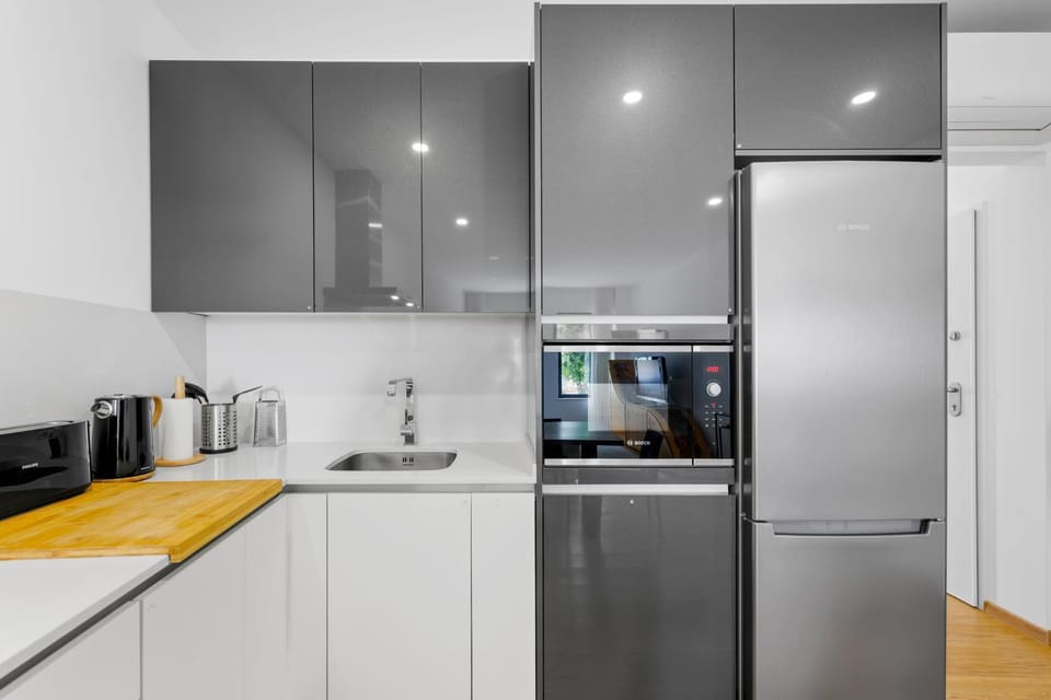 Coffee/tea facilities, dishwasher, oven, stove, toaster, kitchen