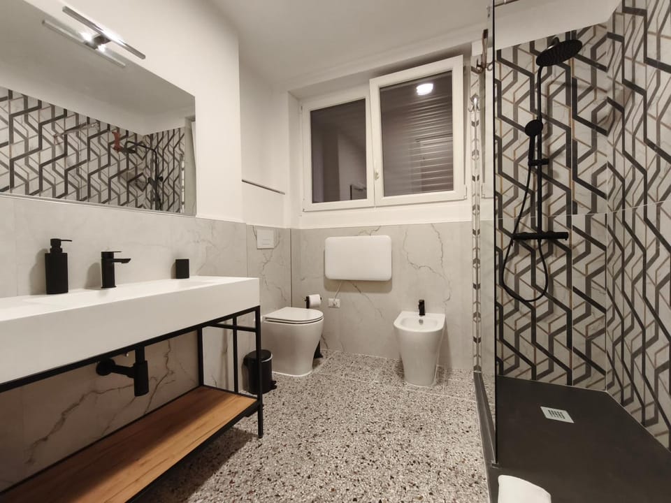 Shower, Toilet, Bathroom, bidet, hair dryier