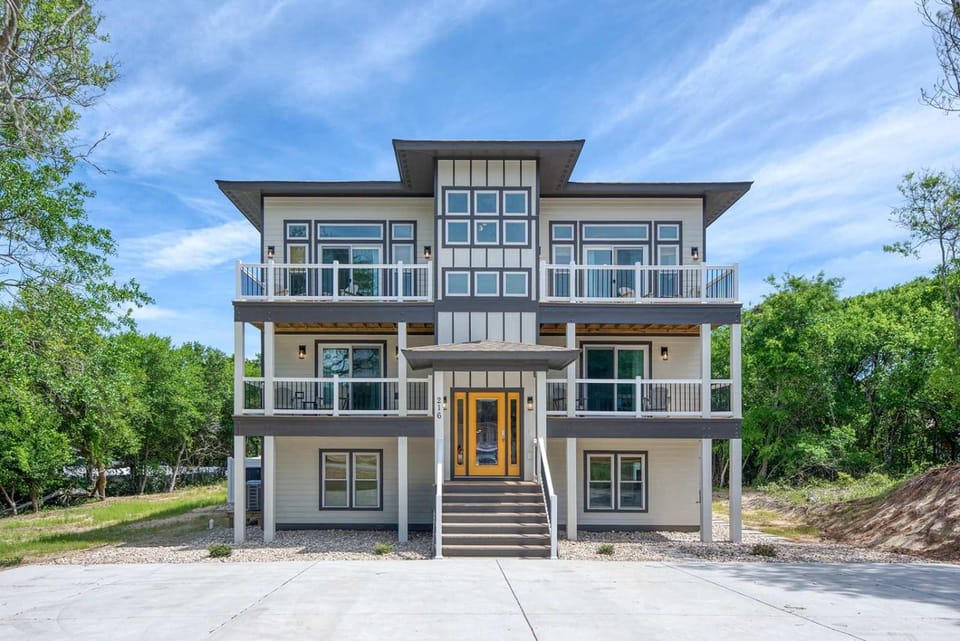 Sojourn Gemstone Saltwater Pool & Hot Tub House in Southern Shores