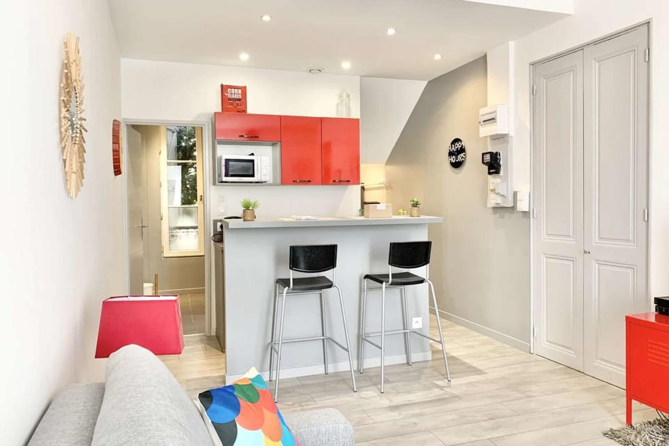 Kitchen or kitchenette, Dining area, minibar, pet friendly, stove, toaster