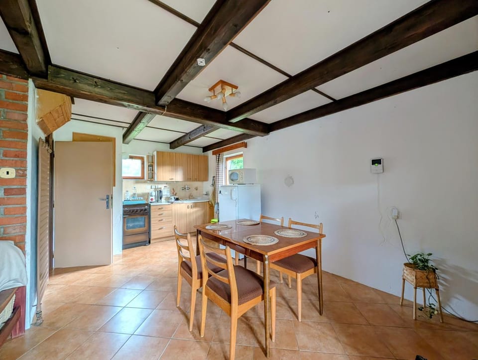 Kitchen or kitchenette, Seating area, Dining area