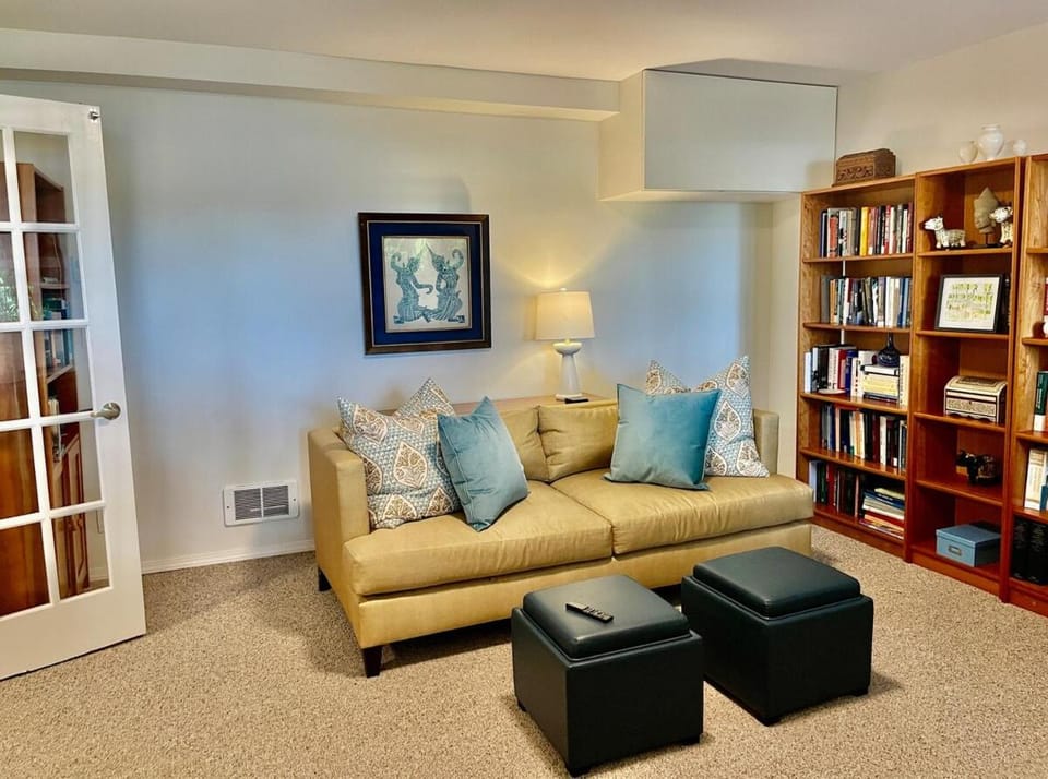 Library, Seating area