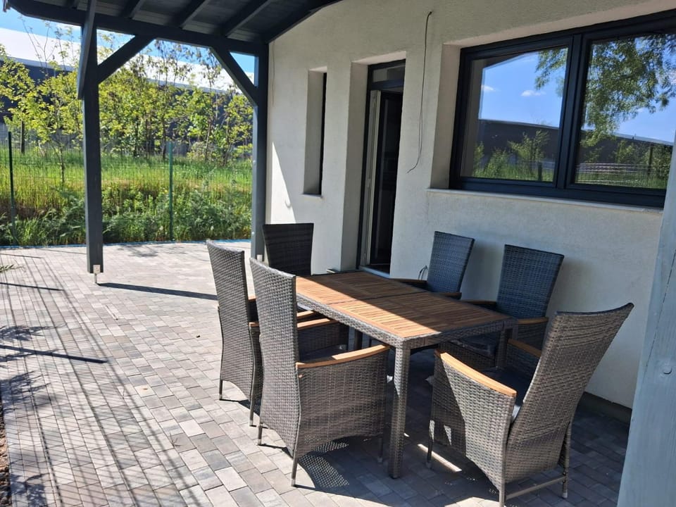Patio, Balcony/Terrace, Seating area, Dining area