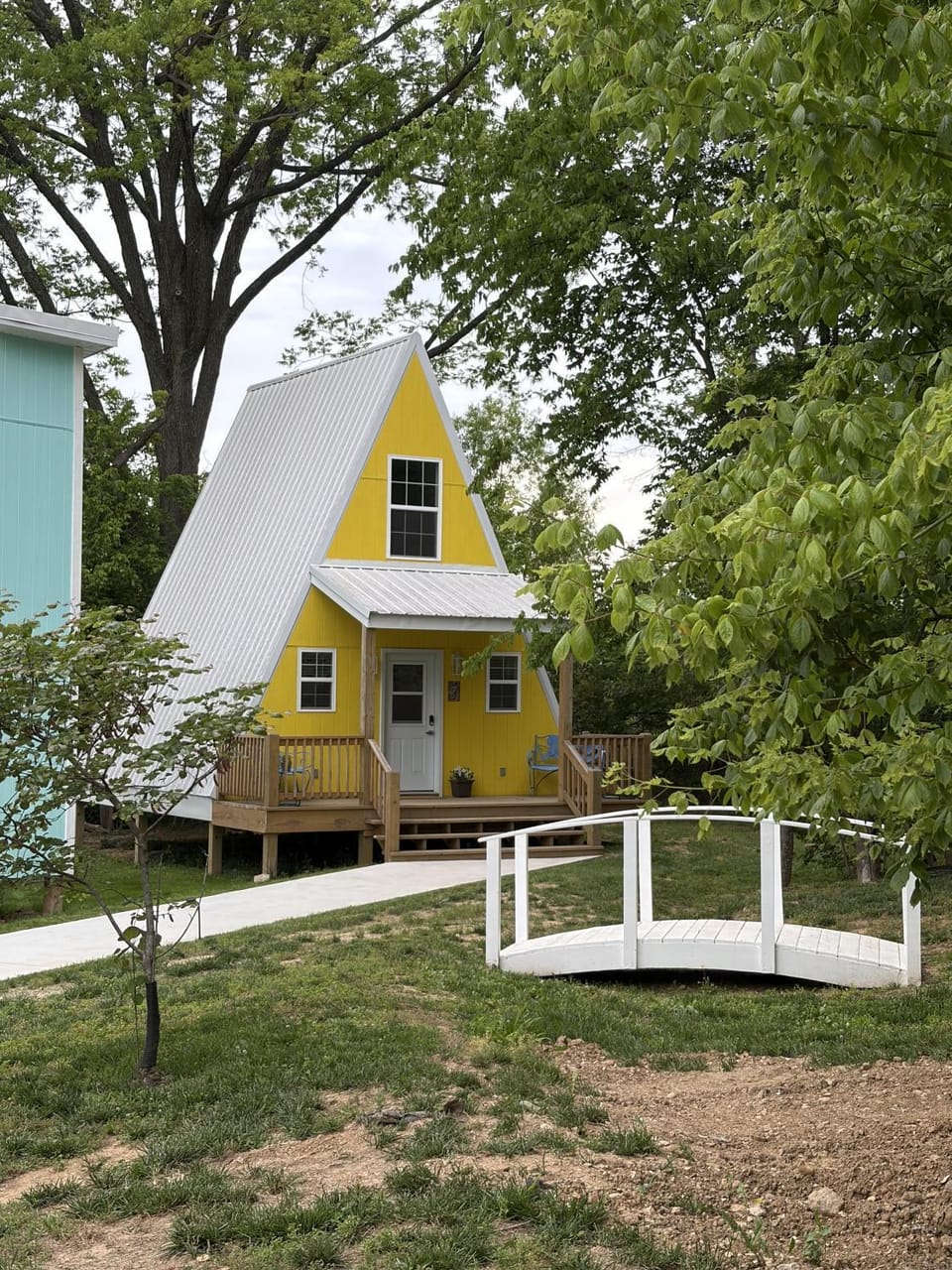 Property building, Facade/entrance, Natural landscape, Garden