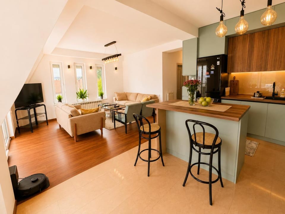 TV and multimedia, Kitchen or kitchenette, Living room, Seating area