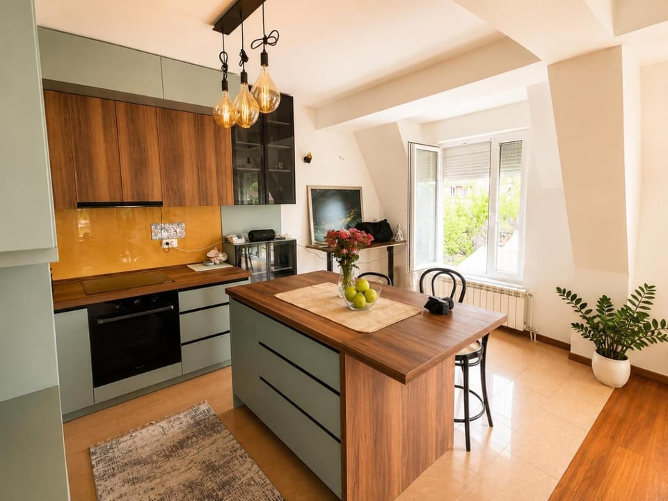 Kitchen or kitchenette, Seating area, Dining area
