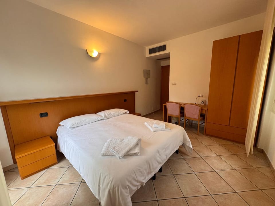 Bed, Photo of the whole room, towels, wardrobe