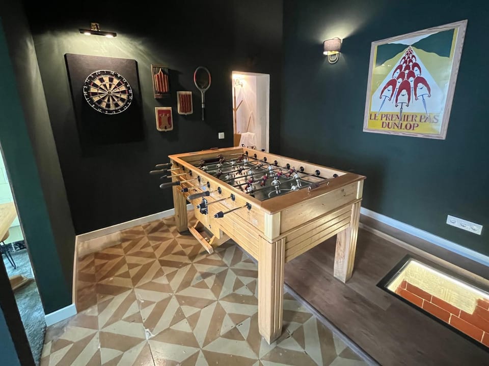 Darts, Game Room, Game Room, Lounge or bar