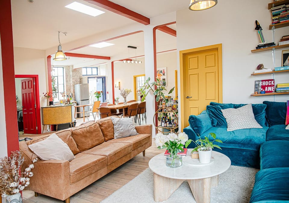 Spacious Canal-Front Warehouse Near Shoreditch Apartment in London Borough of Hackney