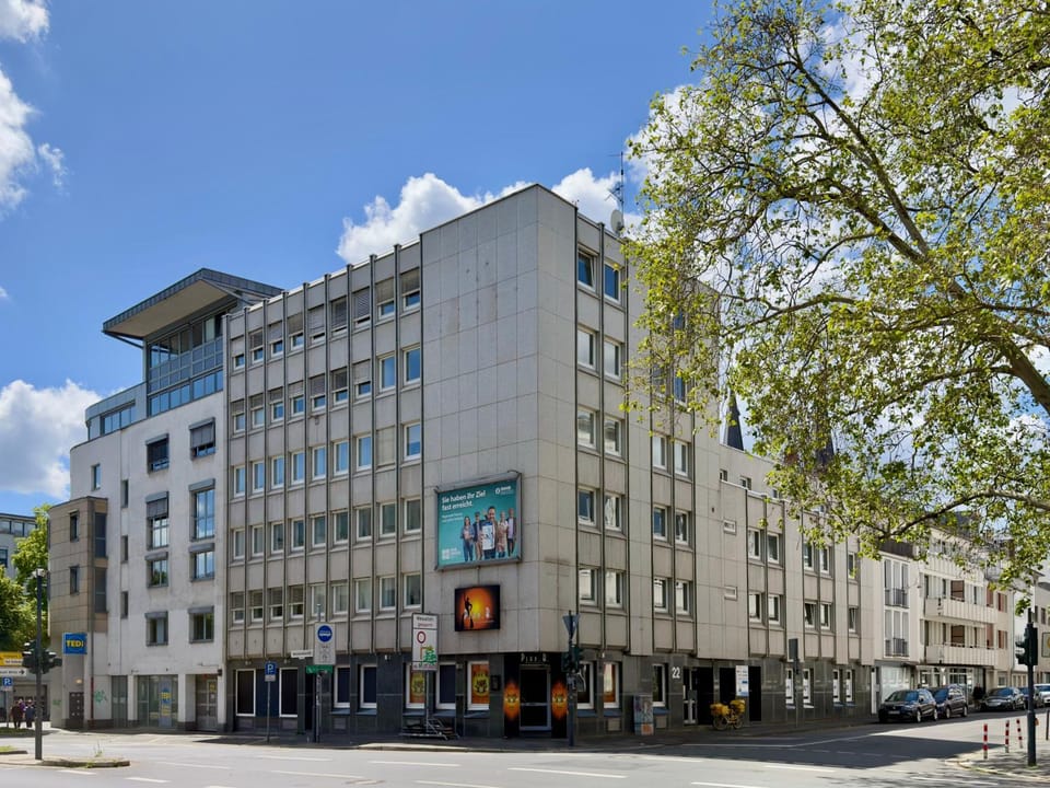 Property building, Day, Street view, Location