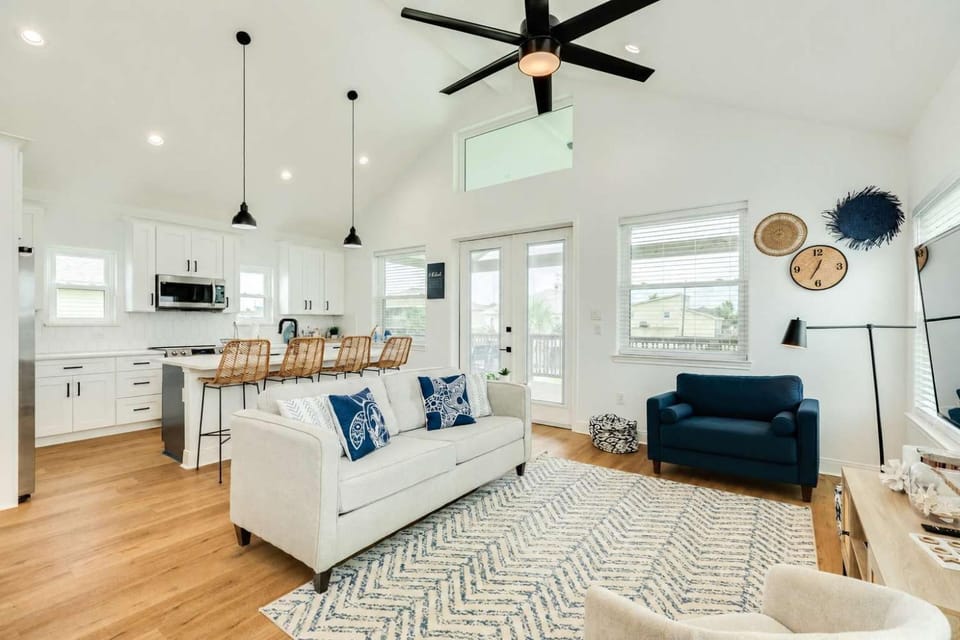 Island Time - Breezy Covered Porch Coastal Modern House in Galveston Island