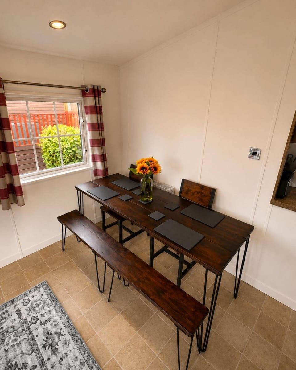 Seating area, Dining area