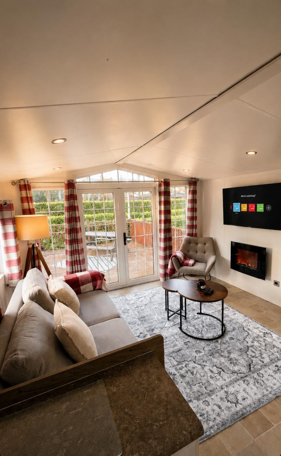 TV and multimedia, Living room, Seating area, Evening entertainment