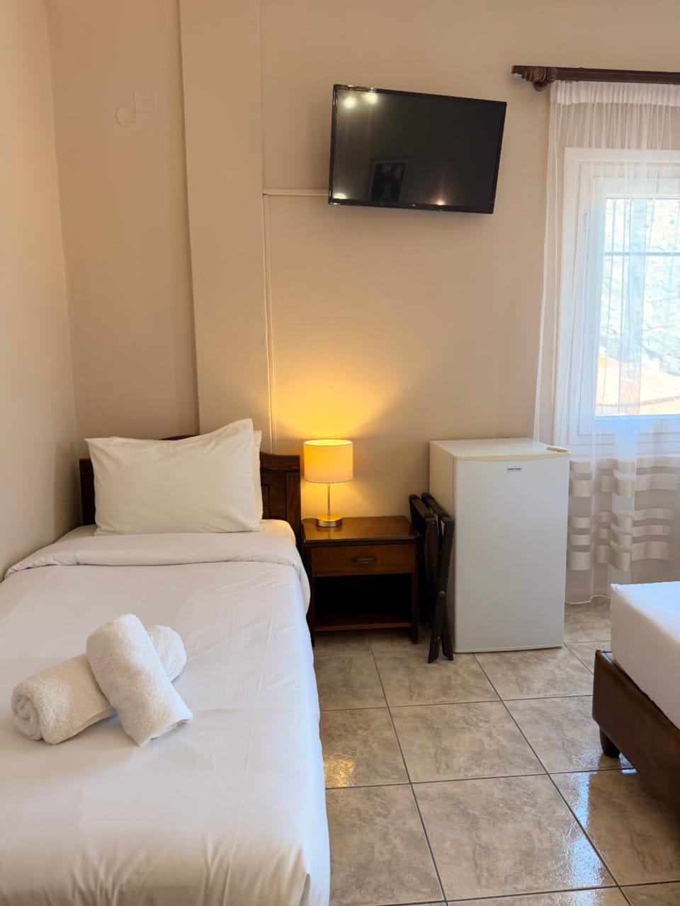 Bed, TV and multimedia, towels