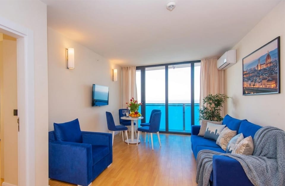 Communal lounge/ TV room, Evening entertainment, air conditioner