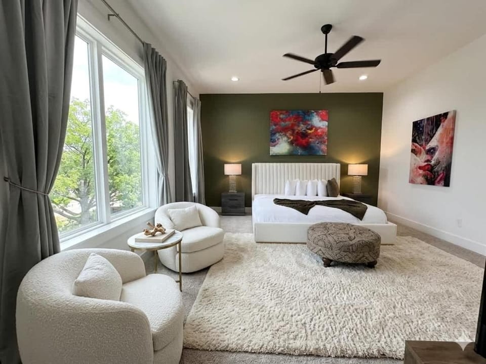 Memorial Rooftop Villa Gated Retreat with Terrace House in Houston