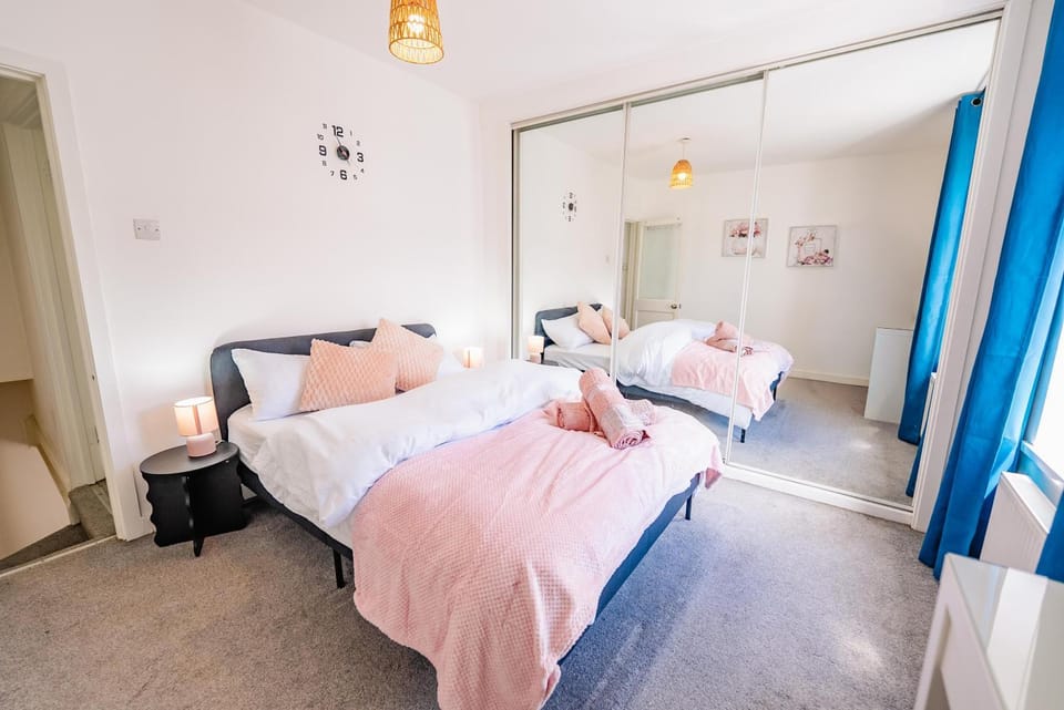 Bed, Bedroom, wardrobe