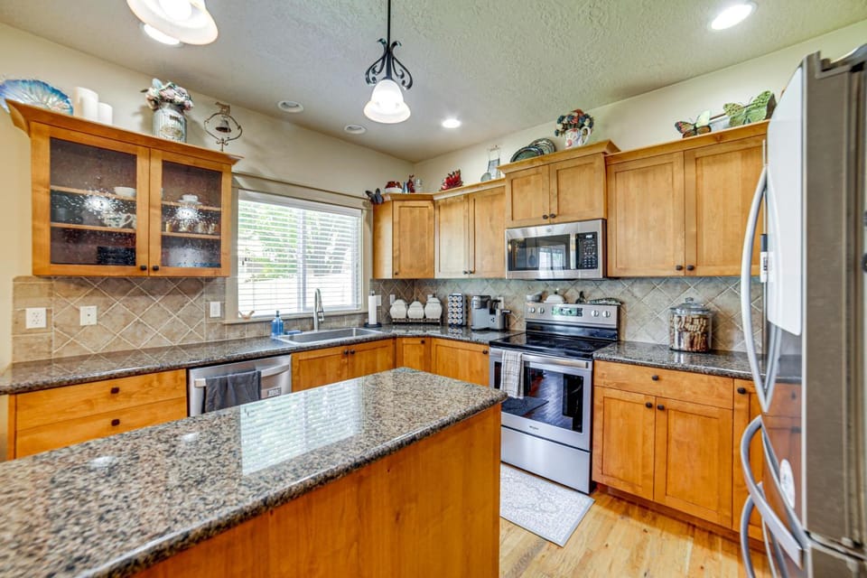 Suburban Treasure Valley Home w/ Fenced Backyard House in Meridian
