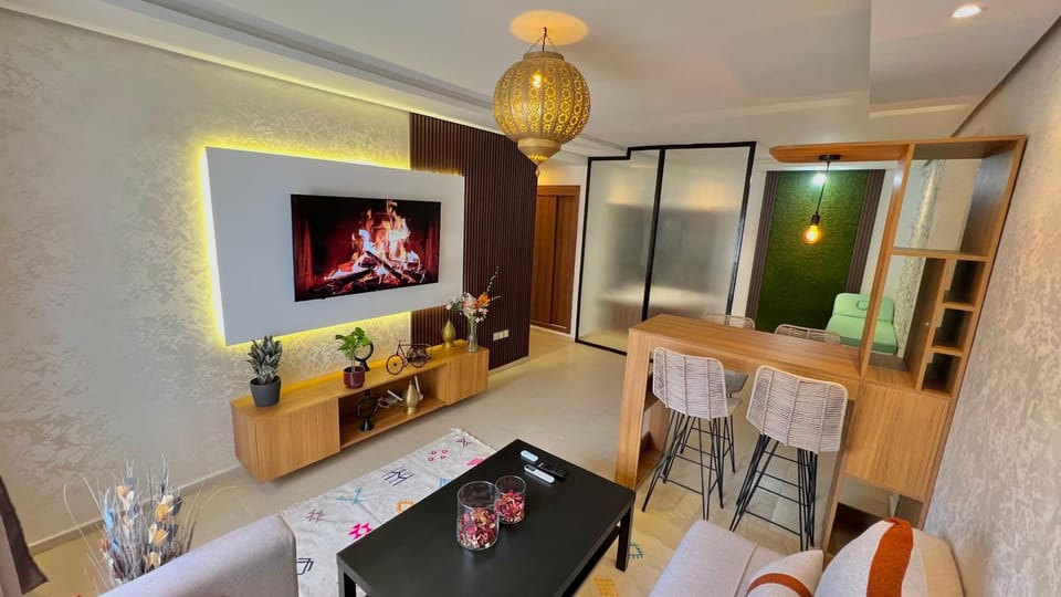 Communal lounge/ TV room, TV and multimedia, Living room, Seating area, Dining area
