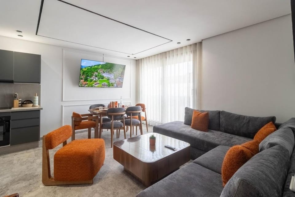 Elegant 2 BR Apartment in Downtown Casa - parking - fiber optic Apartment in Casablanca