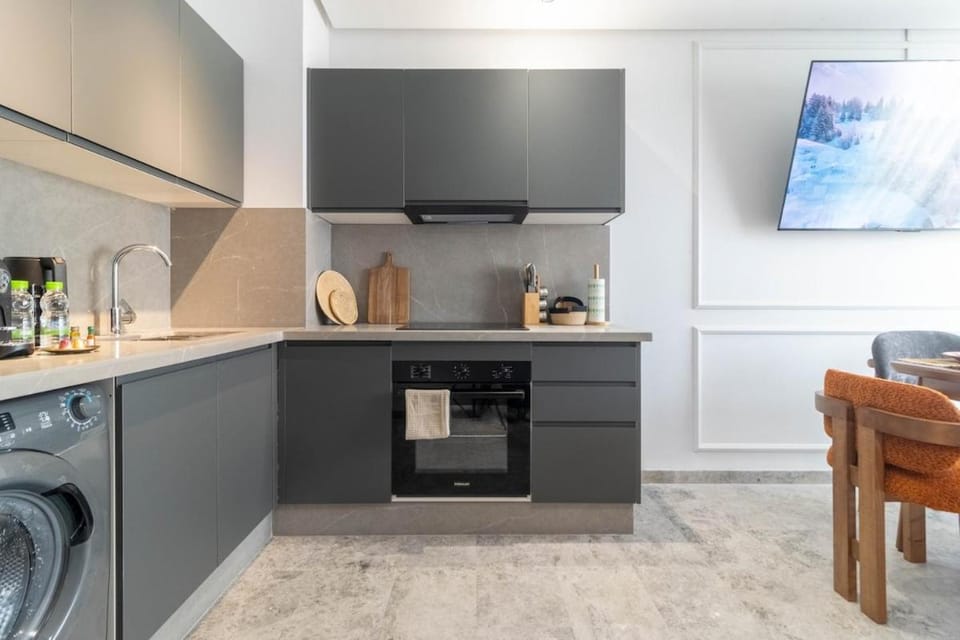 Elegant 2 BR Apartment in Downtown Casa - parking - fiber optic Apartment in Casablanca