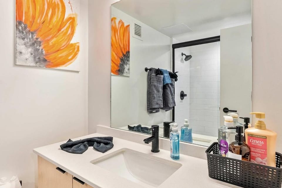 Mountain View 9th Floor City Views Free Pkg, Gym Apartment in Salt Lake City