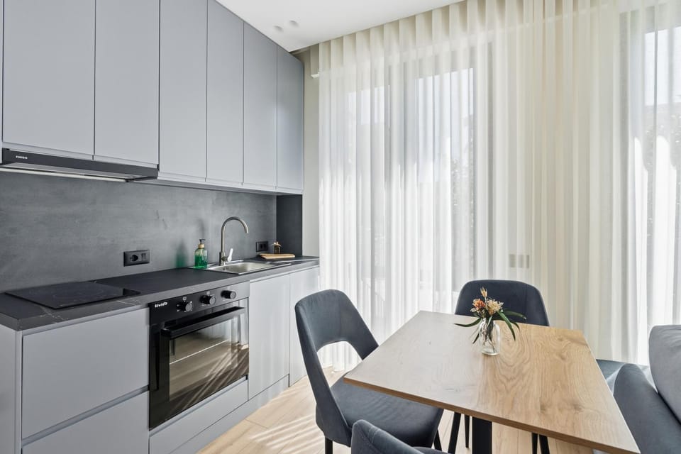 Kitchen or kitchenette, Dining area, stove